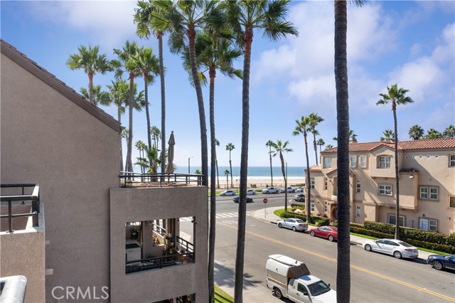 Detail Gallery Image 1 of 25 For 1200 Pacific Coast Highway #322, Huntington Beach,  CA 92648 - 1 Beds | 1 Baths