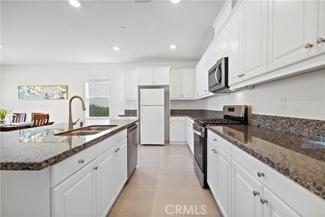 Detail Gallery Image 14 of 66 For 8044 Country Mile Ln, Riverside,  CA 92507 - 5 Beds | 3/1 Baths