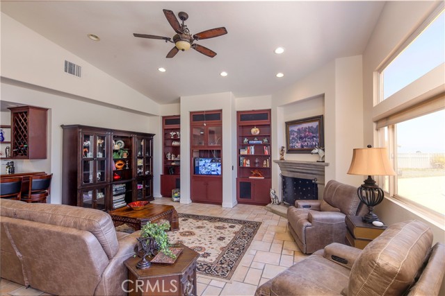 17470 Vanderhill Circle, Perris CA: https://media.crmls.org/medias/9409a996-c0f9-4e47-aed0-45dcdc5e1110.jpg
