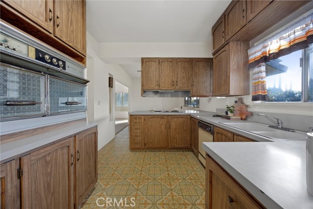 Detail Gallery Image 12 of 35 For 240 S Real, Bakersfield,  CA 93309 - 3 Beds | 2 Baths