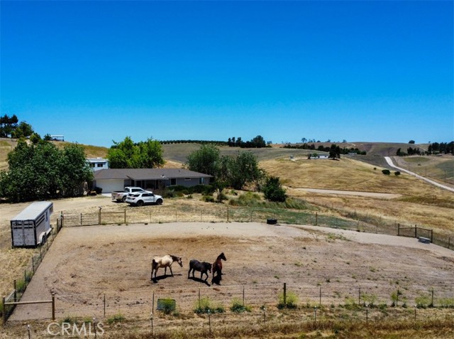 7491 Kingsbury Road, Templeton CA: https://media.crmls.org/medias/940cac23-7547-4f7a-a403-7f045b133d80.jpg