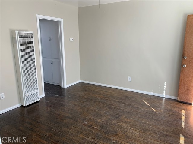 1029 Gladys Ave, Long Beach CA: https://media.crmls.org/medias/940d6899-ae43-4044-b313-5669421e769c.jpg