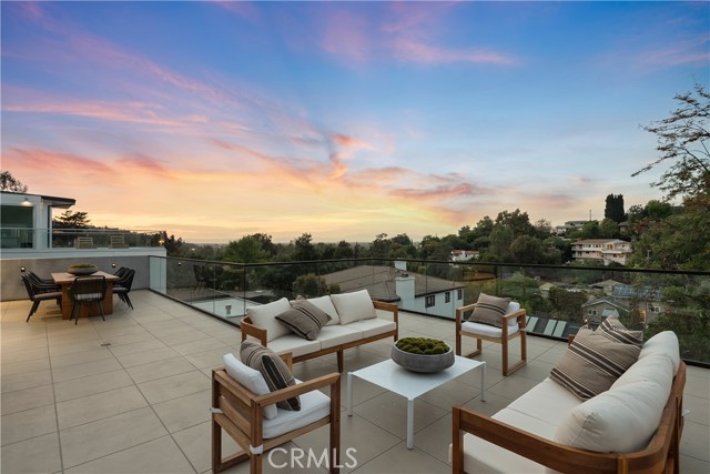 3670 Buena Park Drive, Studio City CA: https://media.crmls.org/medias/940d96cf-77b2-4f6d-8bc7-4601df1f0759.jpg