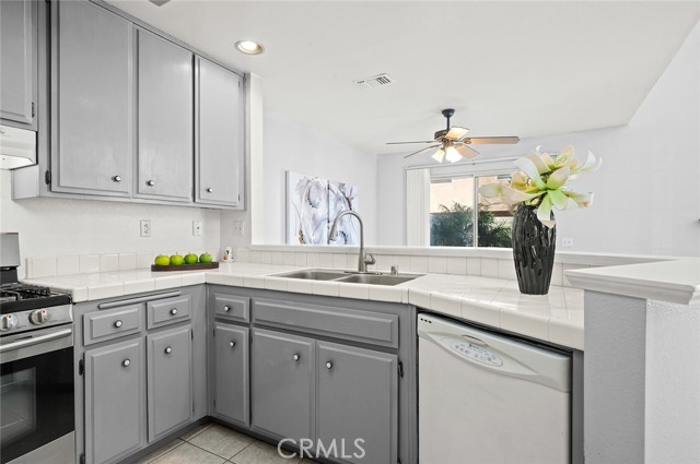 Detail Gallery Image 16 of 50 For 1111 Portofino Ct #101,  Corona,  CA 92881 - 3 Beds | 2/1 Baths