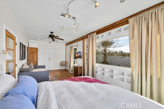 7423 Juniper Road, Joshua Tree CA: https://media.crmls.org/medias/940e3335-c80b-4e32-b5d7-3eefdd44929c.jpg