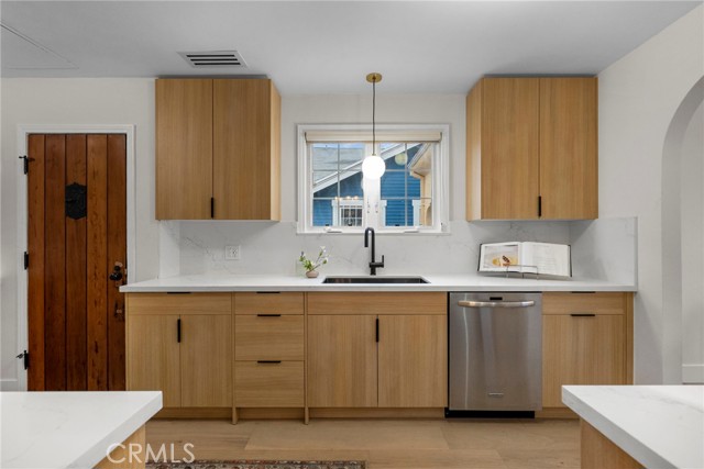 Detail Gallery Image 17 of 46 For 2928 11th, Los Angeles,  CA 90018 - 3 Beds | 2 Baths