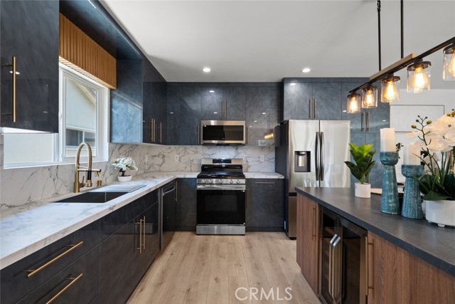 Detail Gallery Image 25 of 33 For 20356 Gresham St, Los Angeles,  CA 91306 - 4 Beds | 2/1 Baths