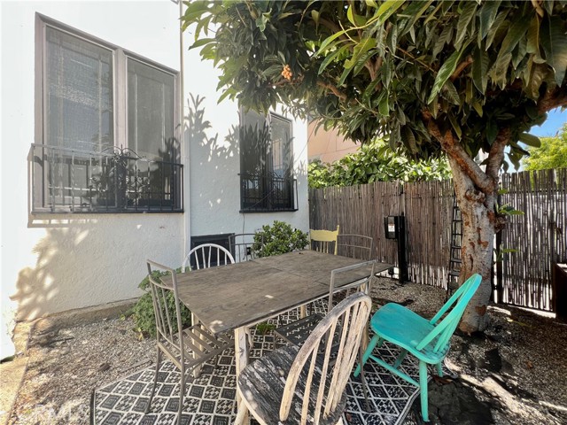 122 S Westmoreland Ave, Los Angeles CA: https://media.crmls.org/medias/941013c6-6d0a-4e43-89b0-cb04a974544c.jpg