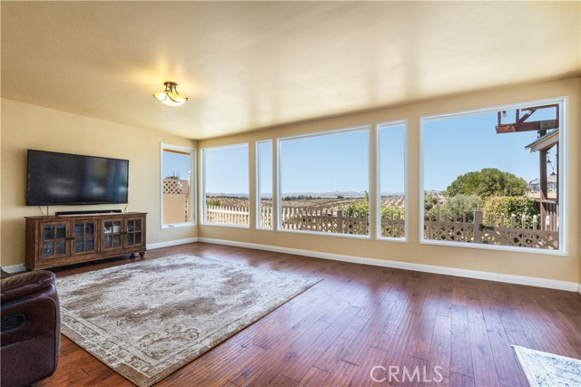 7240 Iverson Place, Paso Robles CA: https://media.crmls.org/medias/9410671f-66ed-41a6-bc4b-553b3cd8ed5a.jpg