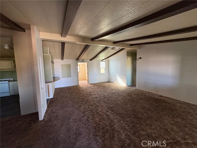 Detail Gallery Image 4 of 25 For 13173 Camellia Rd, Victorville,  CA 92392 - 4 Beds | 2 Baths