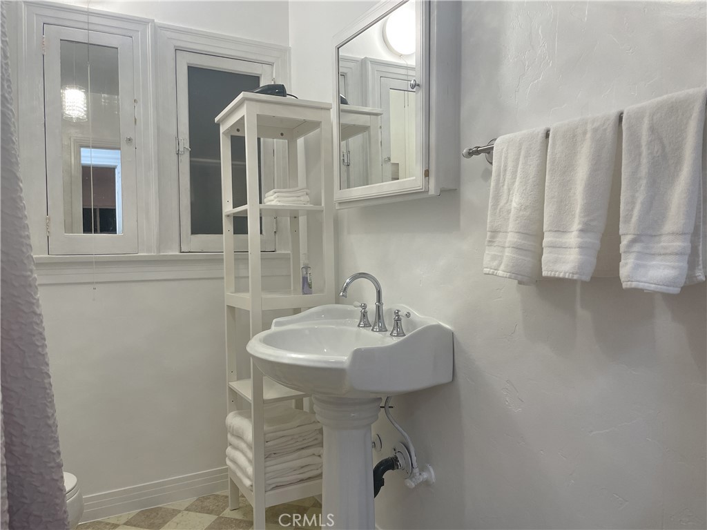 428 Ditmar Street - photo 10