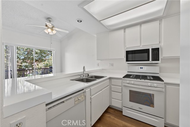 Detail Gallery Image 17 of 34 For 1015 Margarita #D202,  Corona,  CA 92879 - 2 Beds | 2 Baths