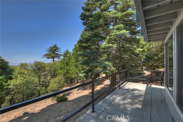 1040 Mile High Road, Twin Peaks CA: https://media.crmls.org/medias/941412b5-3cbb-4891-92a0-e12d06da1086.jpg