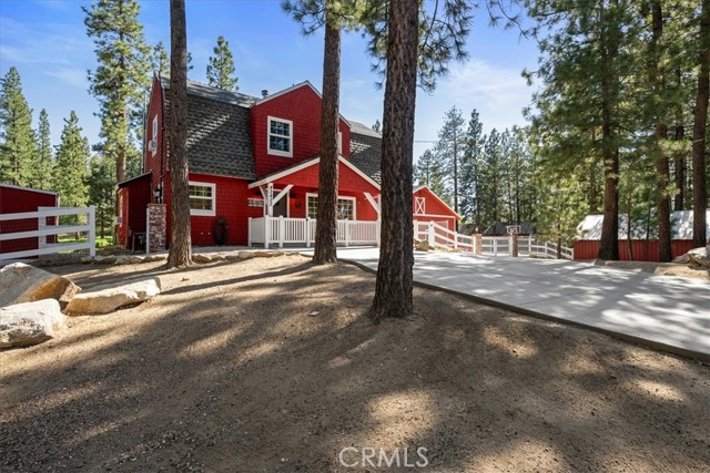 Detail Gallery Image 4 of 52 For 42425 Fox Farm Rd, Big Bear Lake,  CA 92315 - 2 Beds | 1 Baths