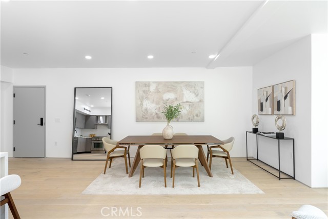 Detail Gallery Image 10 of 21 For 1361 Kelton Ave #403,  Los Angeles,  CA 90024 - 2 Beds | 2 Baths