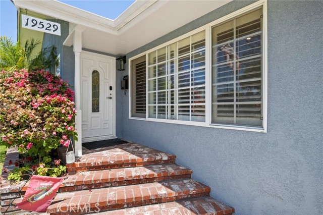 19529 Donora Avenue, Torrance CA: https://media.crmls.org/medias/94149274-86d0-4edd-bb3f-9f77b9d9bb3d.jpg