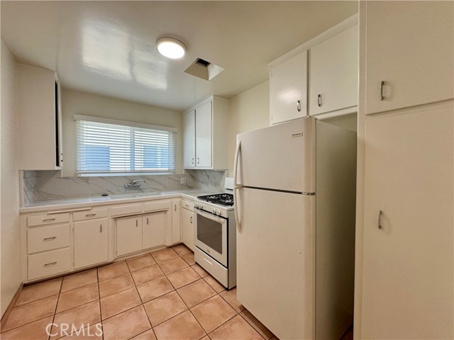 Detail Gallery Image 3 of 8 For 122 N Croft #7,  Los Angeles,  CA 90048 - 1 Beds | 1 Baths