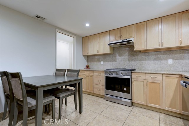 Detail Gallery Image 14 of 52 For 20442 Runnymede, Winnetka,  CA 91306 - 4 Beds | 3 Baths