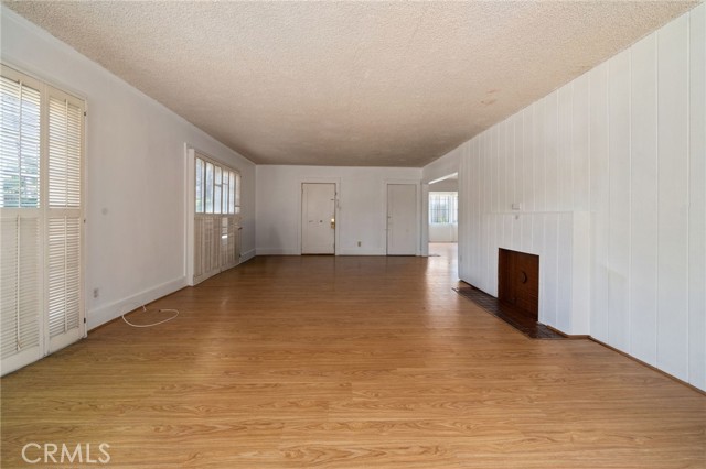 1412 S Victoria Avenue, Los Angeles CA: https://media.crmls.org/medias/9415efd1-186d-4573-9376-4a3664191e95.jpg