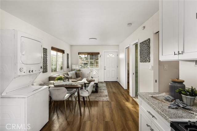 Detail Gallery Image 12 of 26 For 2320 Locust, Long Beach,  CA 90806 - 2 Beds | 1 Baths