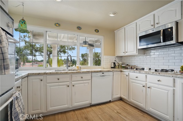 Image 4 of 55 For 11806 Thunderbird Avenue