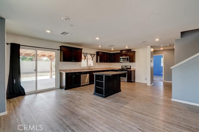 Detail Gallery Image 7 of 28 For 838 Avenida Del Rio, San Jacinto,  CA 92582 - 4 Beds | 3 Baths