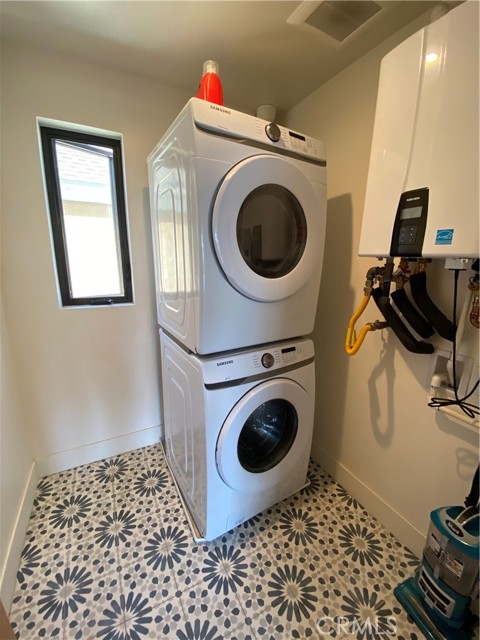 500 E Balboa Boulevard, Newport Beach CA: https://media.crmls.org/medias/9419e220-cef9-44e9-b043-fd1e6c947029.jpg