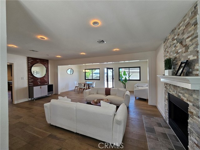 17037 Covello Street, Van Nuys CA: https://media.crmls.org/medias/941a2de5-16d6-42bd-8e9b-7819d0f374b6.jpg