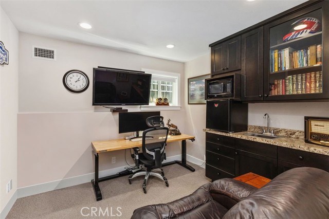 1405 Lakeside Lane, Huntington Beach CA: https://media.crmls.org/medias/941b2b9e-8fc8-455c-8e45-c9d1a5ae429d.jpg