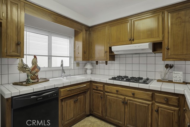 Detail Gallery Image 5 of 22 For 26822 Avenue of the Oaks, Newhall,  CA 91321 - 2 Beds | 2 Baths