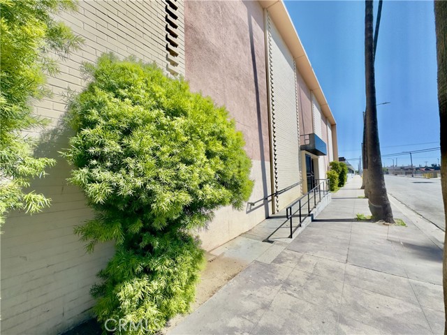 887 E 2nd Street, Pomona, California 91766, ,Commercial Lease,For Rent,887 E 2nd Street,CRIV25069785