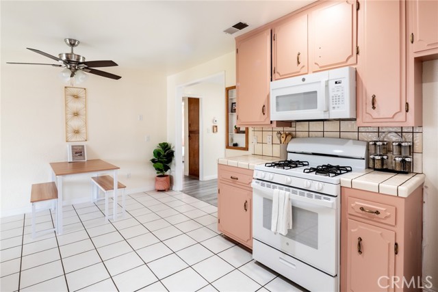 57966 El Dorado Drive, Yucca Valley CA: https://media.crmls.org/medias/941bfda6-d751-46ca-be38-90756ffff297.jpg