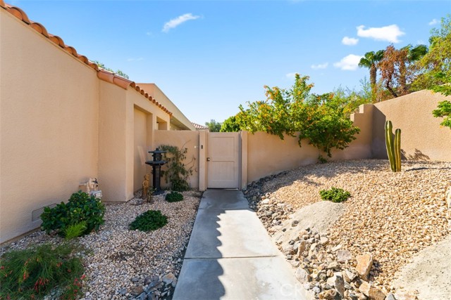 Detail Gallery Image 3 of 29 For 111 Augusta Dr, Rancho Mirage,  CA 92270 - 2 Beds | 2 Baths