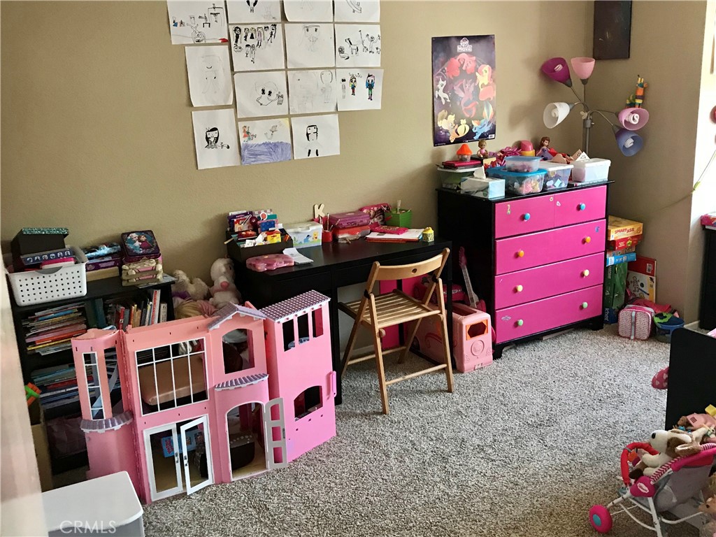 https://media.crmls.org/medias/941c6ba8-5aec-4f3b-81f7-3b066d1b6eb0.jpg?preset=X-Large