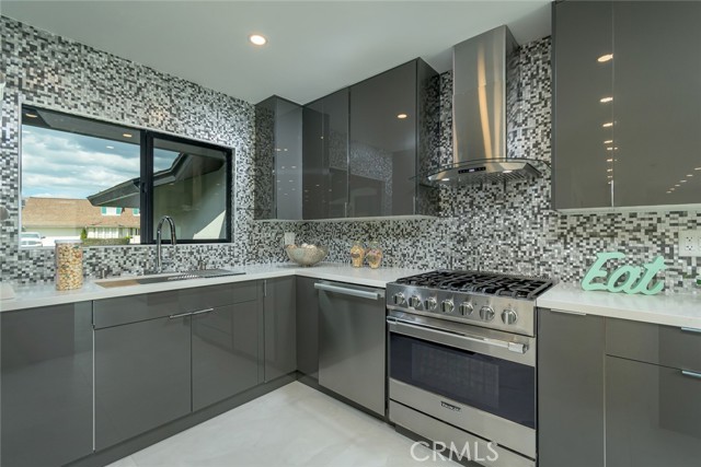 Detail Gallery Image 14 of 48 For 19806 Needles, Chatsworth,  CA 91311 - 3 Beds | 3 Baths