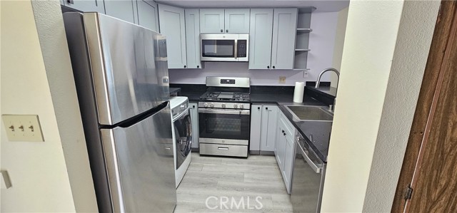 Detail Gallery Image 3 of 14 For 936 Fairway #23,  Colton,  CA 92324 - 1 Beds | 1 Baths