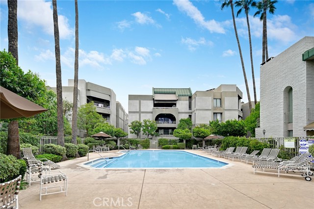 5335 White Oak Avenue, Encino CA: https://media.crmls.org/medias/941e43f4-0480-4cfa-8889-160bf616a5ae.jpg