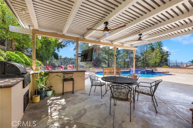 2304 Trickling Creek Drive, La Verne CA: https://media.crmls.org/medias/941fca6d-dc41-439d-a625-ca71fec54bd3.jpg