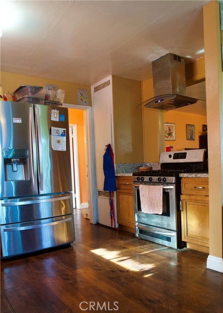 998 W 10th Street, San Bernardino CA: https://media.crmls.org/medias/94213a0f-7d95-4e6c-8079-0f6b3dce2ca9.jpg