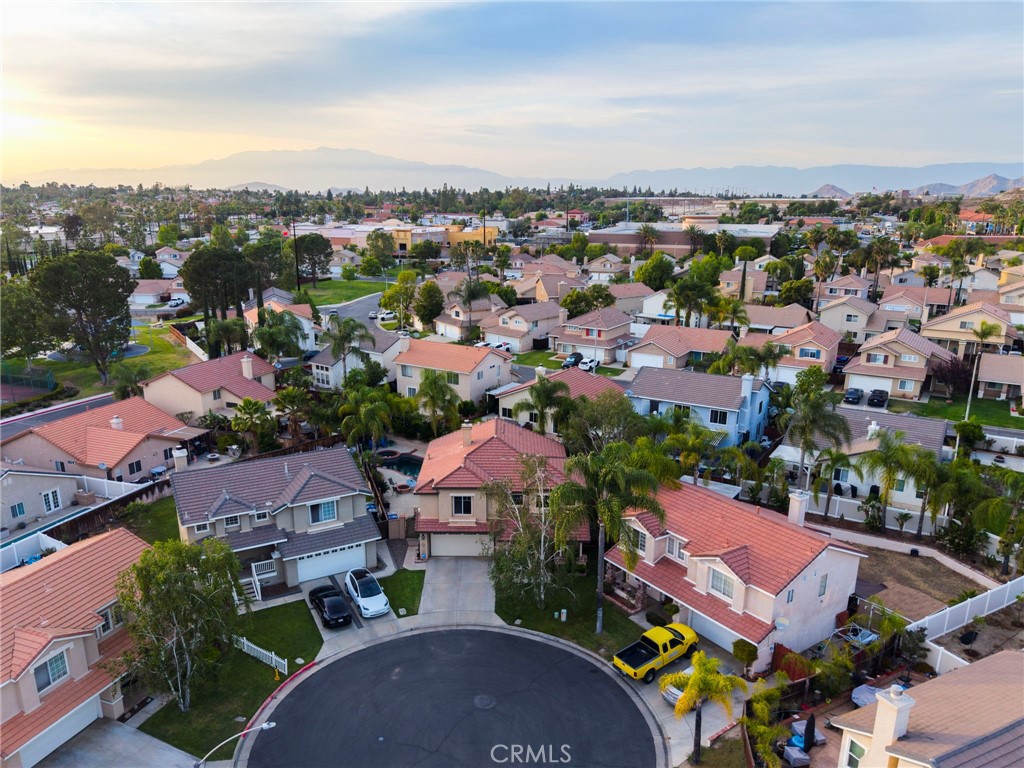 https://media.crmls.org/medias/9421fd0f-62b1-46d6-b02f-8de92e58d91d.jpg?preset=X-Large