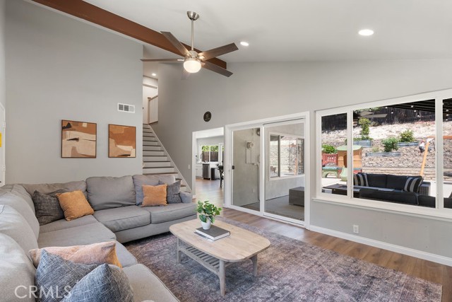 Detail Gallery Image 10 of 34 For 1925 Meadow Brook Ct, Thousand Oaks,  CA 91362 - 4 Beds | 2/1 Baths