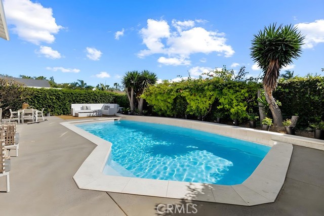 Detail Gallery Image 37 of 43 For 937 Carnation, Costa Mesa,  CA 92626 - 5 Beds | 3 Baths