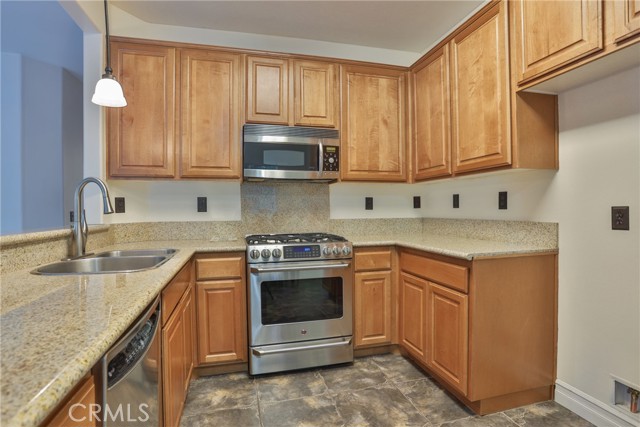 Detail Gallery Image 10 of 49 For 93 Kansas St #608,  Redlands,  CA 92373 - 3 Beds | 2/1 Baths