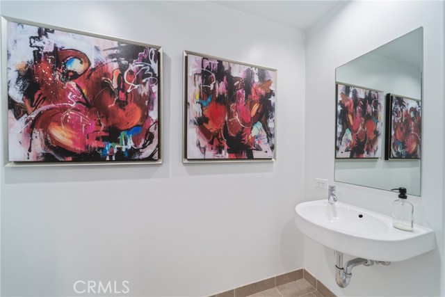 6250 Hollywood Boulevard, Los Angeles CA: https://media.crmls.org/medias/94247e74-9e39-4496-9b9e-d0dcf6d916d6.jpg