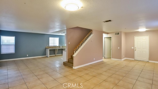 Detail Gallery Image 4 of 30 For 11355 Tondela St, Fontana,  CA 92337 - 5 Beds | 2/1 Baths