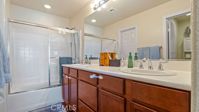 Detail Gallery Image 15 of 35 For 1888 Caminito Treviana, Chula Vista,  CA 91913 - 2 Beds | 2/1 Baths