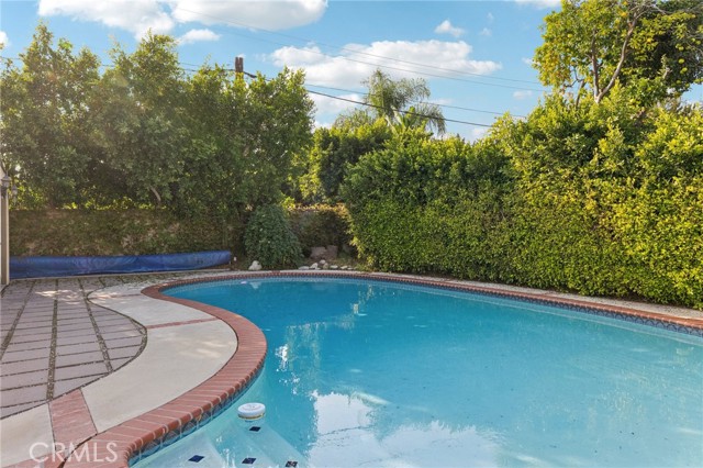 Detail Gallery Image 4 of 34 For 527 S Orchard Dr, Burbank,  CA 91506 - 4 Beds | 1/1 Baths