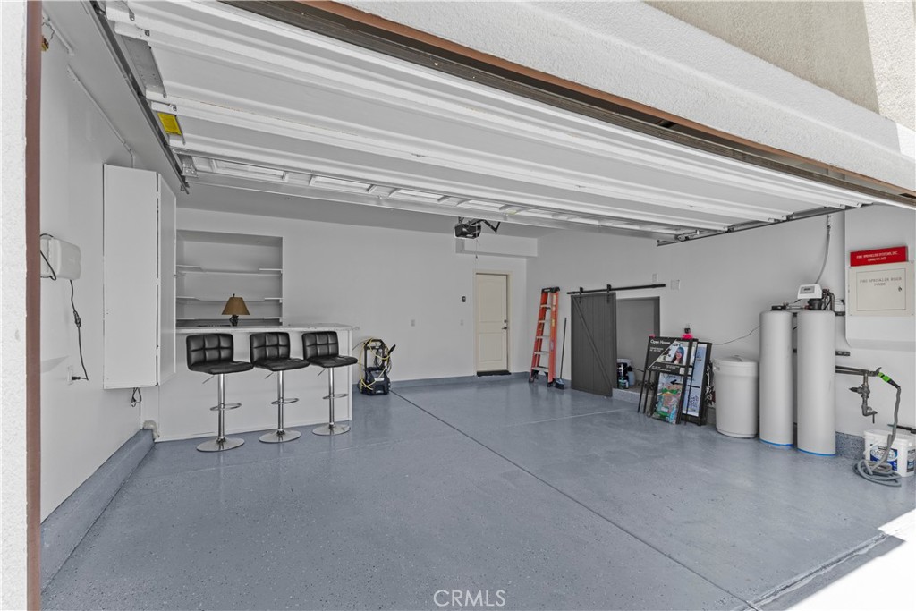 https://media.crmls.org/medias/9426e284-66ac-4c27-b676-1f25f2f9307c.jpg?preset=X-Large