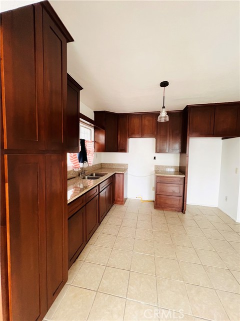 Detail Gallery Image 6 of 10 For 1738 W 38th St, Los Angeles,  CA 90062 - 2 Beds | 1 Baths
