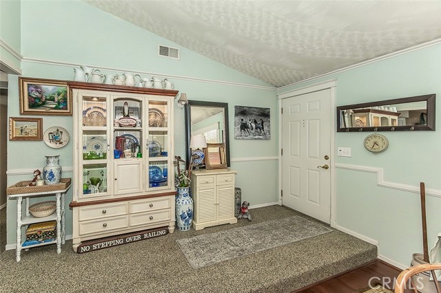 2468 Laverne, Clovis CA: https://media.crmls.org/medias/9427598d-2a2e-47bc-9e56-35232a5bd3ca.jpg